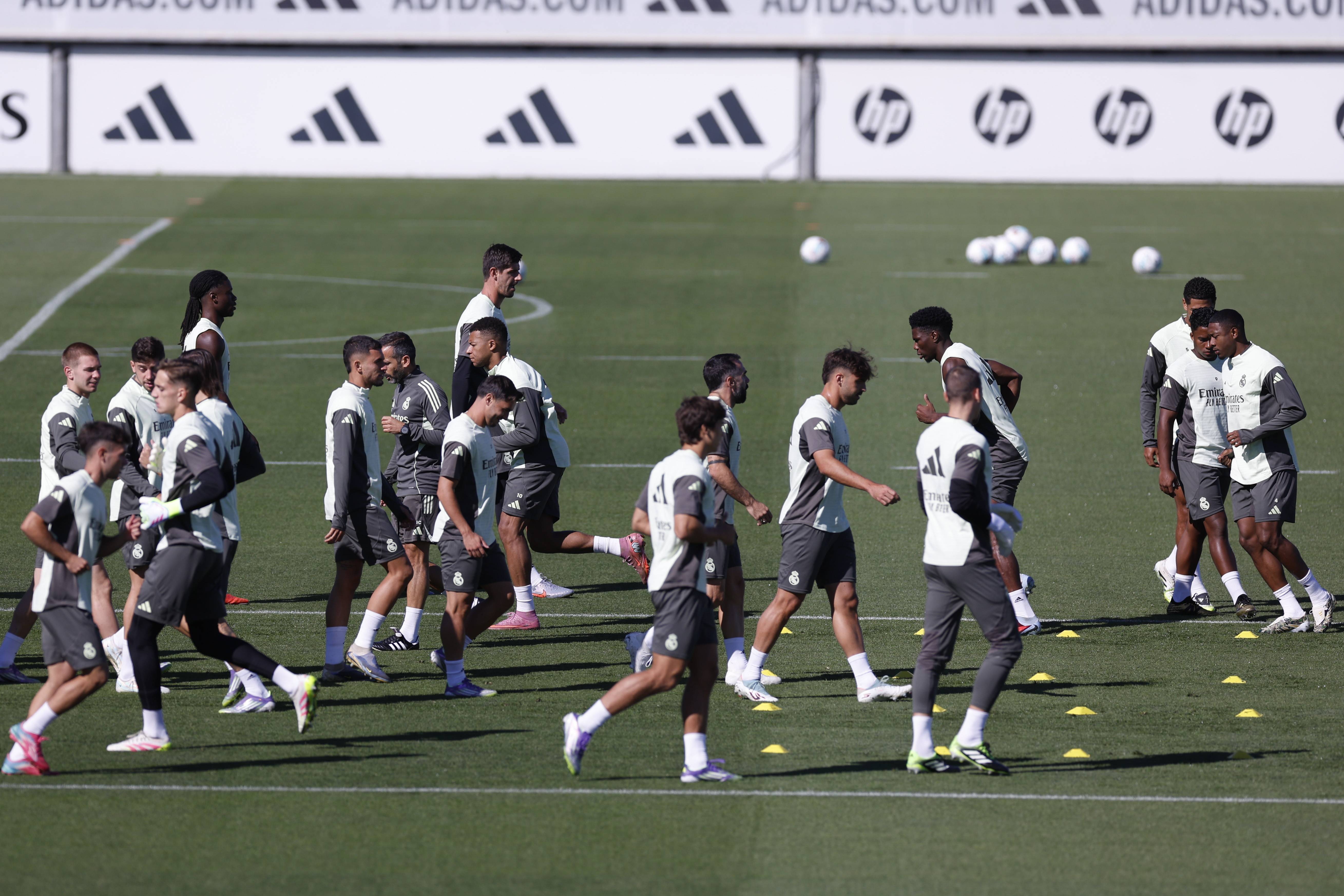 集结日体能课后,浙江队豪取连胜备战西甲,话题不断,更衣室氛围转暖 集结日体能课后,浙江队豪取连胜备战西甲,话题不断,更衣室氛围转暖