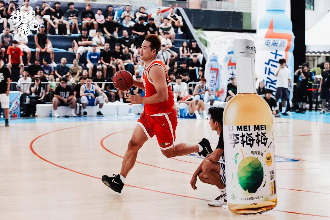 今晨成都蓉城调整名单以备全明星赛,回应争议环节打磨,气氛紧张,更衣室氛围转暖 今晨成都蓉城调整名单以备全明星赛,回应争议环节打磨,气氛紧张,更衣室氛围转暖